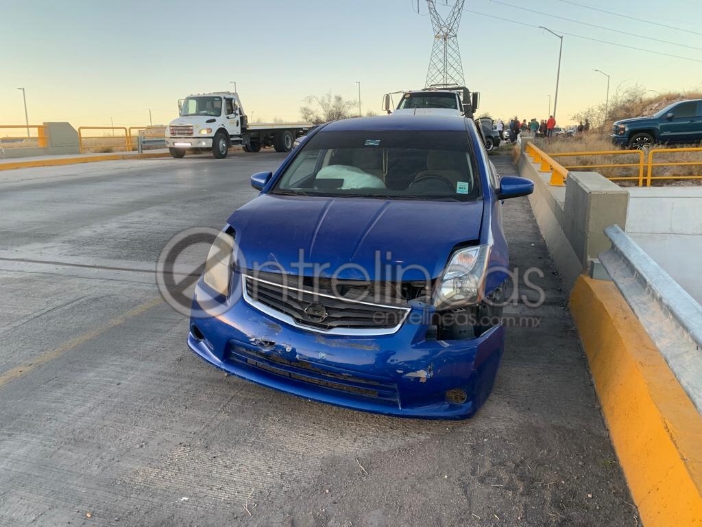 Pierde El Control De Su Mustang Choca Con Poste Un Versa Y Termina