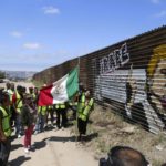 60510188. Tijuana, Baja California, 10 May 2016 (Notimex-Eduardo Jaramillo).-Activistas de Ángeles sin Fronteras destruyeron un mural alusivo al aspirante a la presidencia de Estados Unidos, Donald Trump, quien se ha manifestado en contra de la migrantes que radican en ese país, ubicado en el muro fronterizo que divide  México y Estados Unidos.  NOTIMEX/FOTO/EDUARDO JARAMILLO/EJC/HUM/
