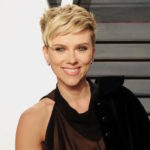 NI16 BEVERLY HILLS (ESTADOS UNIDOS) 27/02/2017.- La actriz Scarlett Johansson posa a su llegada a la tradicional fiesta de Vanity Fair tras la 89 ediciÛn de los ”scar en Beverly Hills, California (Estados Unidos) hoy, 26 de febrero de 2017. EFE/Nina Prommer