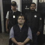 DEPARTAMENTO DE SOLOLÁ, GUATEMALA, 15ABRIL2017.- Javier Duarte, ex gobernador de Guatemala, fue aprehendido por la policía de Guatemala, así lo informó la Procuraduría General de la República. El priista es buscado por la su probable responsabilidad en la comisión de los delitos de delincuencia organizada y operación con recursos de procedencia ilícita.
FOTO: ESPECIAL /CUARTOSCURO.COM