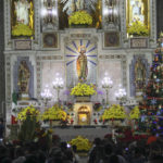 CIUDAD DE MÉXICO, 28DICIEMBRE2016.- Fieles a San Judas Tadeo acuden los día 28 de cada mes a la iglesia de san Hipólito de la colonia Guerrero.
FOTO: ANTONIO CRUZ /CUARTOSCURO.COM