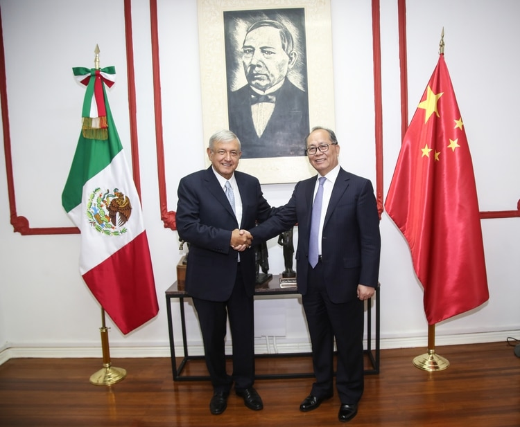 Andrés Manuel López Obrador, presidente de México, en reunión con Qiu Xiaoq, Embajador de la República China (Foto: Cuartoscuro) 