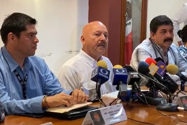El secretario de Salud de Chiapas, en conferencia