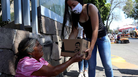 La hija del 'Chapo' Guzmán entrega víveres y mascarillas con la imagen de su padre (FOTOS, VIDEO)