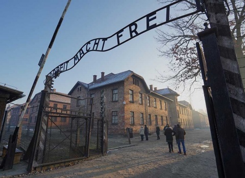 Conmemora Alemania el fin del Holocausto, a la sombra del coronavirus