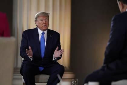 El presidente Donald Trump participa en una transmisión en vivo en el memorial de Lincoln en Washington. Estados Unidos, 3 de mayo de 2020.  REUTERS/Joshua Roberts