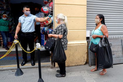 La segunda etapa de la Nueva Convivencia contempla la reapertura gradual y ordenada de establecimientos al 50%
Foto: EFE/Sebastião Moreira/Archivo
