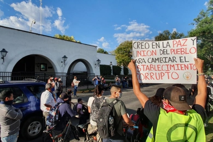 Por más de 48 horas, cientos de personas se han manifestado en la ciudad de Guadalajara, Jalisco, para exigir justicia por el homicidio de Giovanni López  (Foto: Twitter@casa_arista)