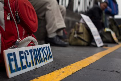 Cuatro de cada 10 trabajadores independientes resintió la falta de ingresos por la escasez de clientes (FOTO: DAVID POLO/Cuartoscuro)