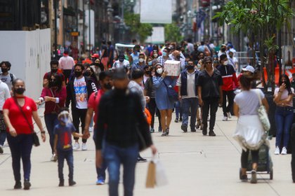 Millones de mexicanos continúan adaptándose a la nueva normalidad ante el COVID-19 (Foto: Reuters / Edgard Garrido)