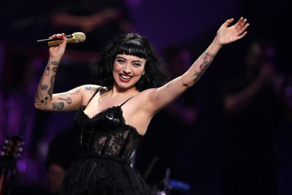 Mon Laferte actuó en febrero de 2020 en Viña del Mar, pocos días después comenzó la cuarentena (Foto: AFP)