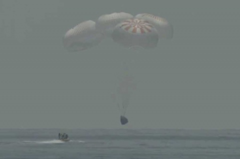 Misión cumplida: cápsula tripulada de SpaceX aterriza con éxito