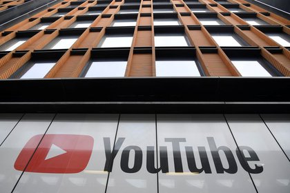 YouTube remueve los videos que violan las normas de la comunidad (REUTERS/Toby Melville)