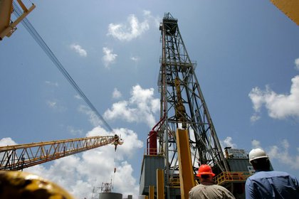 En Marzo pasado, la guerra de precios desatada entre Arabia Saudita y Rusia ocasionó una caída importante en el coste del barril de petróleo (Foto: Reuters / Jessica Rinaldi)