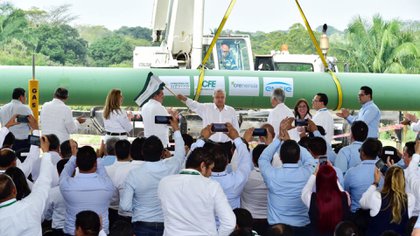 AMLO festejó junto a Bartlett el año pasado el ahorro de la renegociación de las tarifas de gasoductos (Foto: Cuartoscuro)