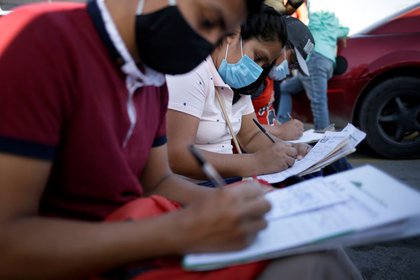 En octubre de 2020 había 28 millones de personas ubicadas en la informalidad, actualmente se redujo a 27 millones 668,751 (Foto: José Luis González /Reuters)