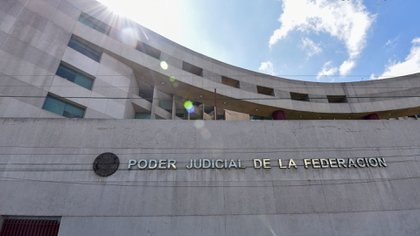 La lluvia de amparos contra la política energética de AMLO han obligado a los juzgados a suspender y amparar a empresas del sector renovable (Foto: Cuartoscuro)