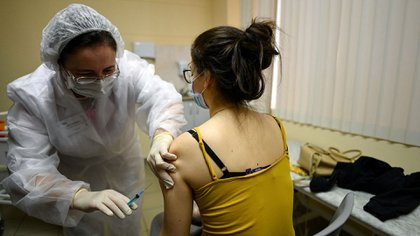 La campaña de vacunación masiva en Rusia comenzó el 5 de diciembre  (Kirill KUDRYAVTSEV / AFP)