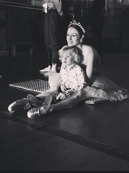 Melanie Hamrick con su hijo (@melhamrick)