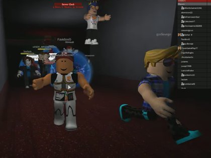 Los chats no tienen limitaciones si los menores mienten sobre su edad Foto: (captura de pantalla YouTube)