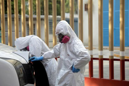 Trabajadores del sector salud durante la pandemia de COVID-19 (Foto: Reuters / Luis Cortés)