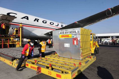 Serán cuatro lotes los que lleguen de la vacuna de Pfizer-BioNTech en enero a México (Foto: Reuters) 