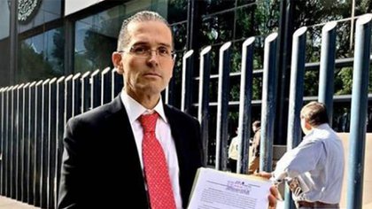 Paulo Diez Gargari asegura que Emilio Lozoya no alcanza criterio de oportunidad por caso Etileno XXI (Foto: Twitter@ari_fansChile)