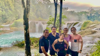 Delgado, Ramírez y algunos familiares se mostraron de vacaciones sin seguir las medidas sanitarias (Foto: Facebook @Eduardo Ramirez)