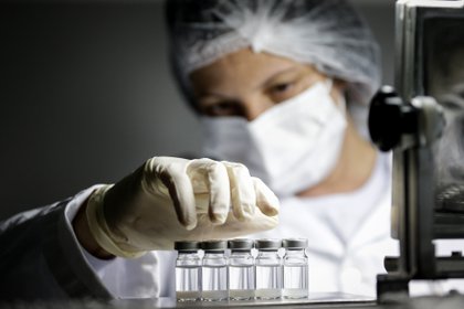 México analizará los riesgos y efectos de la vacuna AstraZeneca en mayores de 65 años (Foto: EFE/ Fernando Bizerra/Archivo)