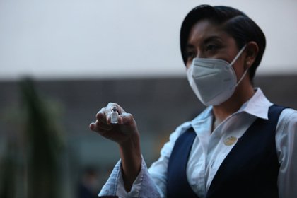 Es probable que con el tiempo aumente el número de grupos que ofrezcan las vacunas de forma ilegal y se incrementen los fraudes relacionados con la pandemia. (Foto: Cuartoscuro)