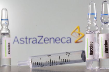Oxford/AstraZeneca se ha comprometido a proporcionar el 65 por ciento de sus dosis a poblaciones de países en desarrollo (REUTERS/Dado Ruvic/Illustration)