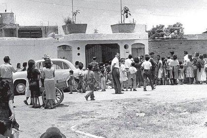 La llegada de los uniformados significó el fin de la cárcel creada por Rafael Pérez Hernández y, por lo tanto, la liberación de su familia (Foto: ancdotario.blogspot)