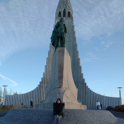 “La semana pasada, en la noche de San Patricio, hubo un karaoke en la calle ya que muchos bares estaban ocupados en su totalidad, entonces la gente improvisó “festejos” en la vereda sin tapabocas ni distancia. Pero ahora la cosa cambió y vuelven a cerrar todo”, contó Jimena Martínez, una Argentina que vive en Islandia