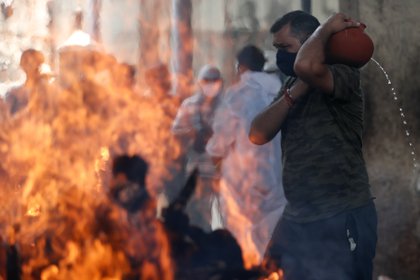 Virar, en las afueras de Mumbai, India, el 23 de abril de 2021. REUTERS / Francis Mascarenhas