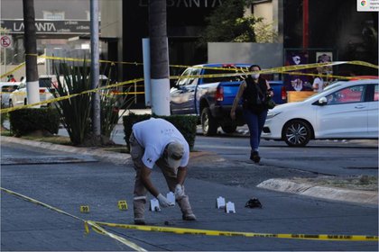 Lamentablemente, “lo que ocurre en las series de televisión y las películas es una glamourización del narco. Le dan una mirada superficial al problema y lo que prima es esa imagen falsa donde no cuentan los muertos” (Foto: Fernando Carranza/Cuartoscuro)