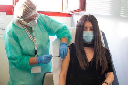 La vacunación será obligatoria para varios sectores de la sociedad, entre los que se encuentran el personal de salud e incluye a los comerciantes