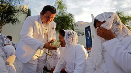 Naason Joaquín García en el evento más importante de la iglesia La Luz del Mundo, la santa cena (Foto: Cuartoscuro)