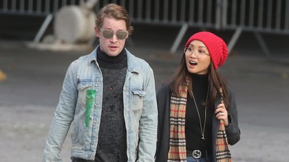 Macaulay Culkin y Brenda Song (The Grosby Group)