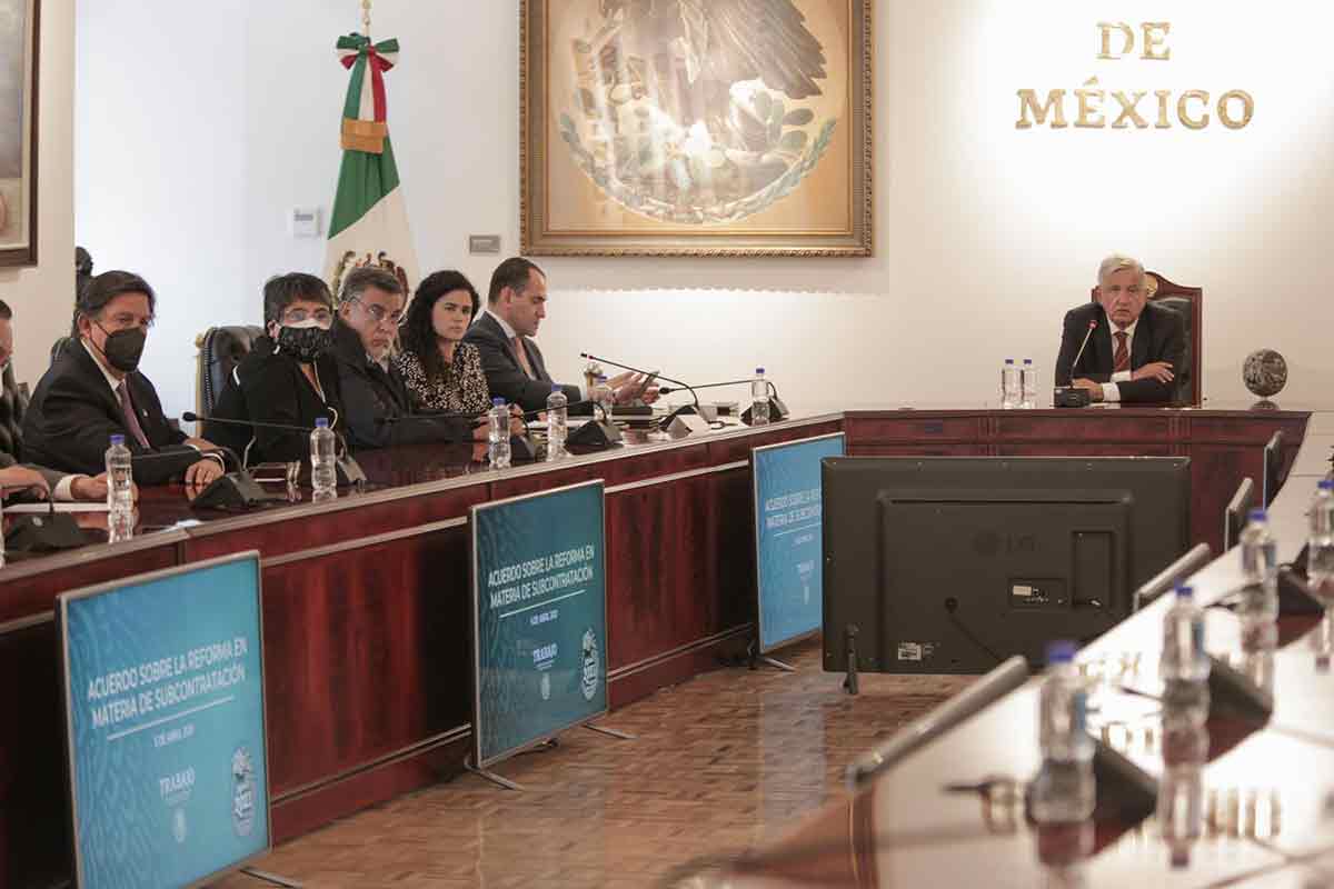Presidente anuncia acuerdo con sectores sindical y empresarial sobre subcontratación / Presidencia