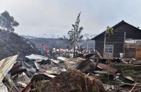 Van 20 muertos por erupción volcánica en el Congo; temblores no cesan