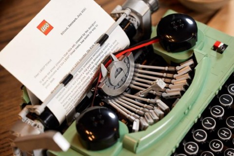 Reconstruye el 'pasado': Lego lanza máquina de escribir para armar y ¡funciona!