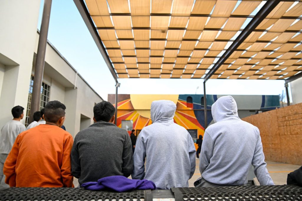 Inaugura gobernadora Maru Campos obras de remodelación en albergues para menores migrantes en