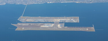 La increíble historia del aeropuerto japonés de Kansai: fue construido en una isla artificial y lleva años hundiéndose