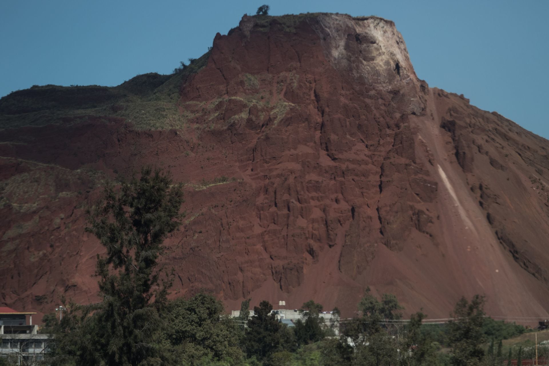 Volcán Guadalupe o Tetlalmanche forma parte de la sierra de Santa Catarina. Su cumbre representa el punto más alto de las delegaciones Iztapalapa y Tláhuac