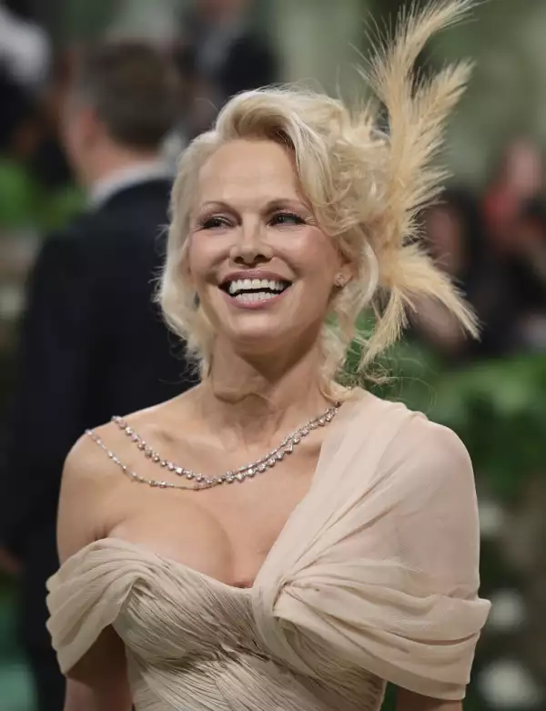 Pamela Anderson en la MET Gala