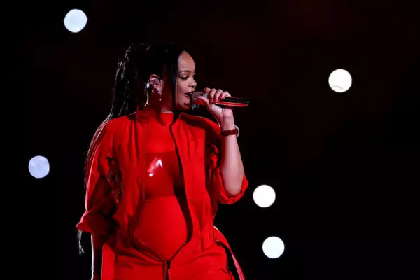 Rihanna en el medio tiempo del  Super Bowl LVII 