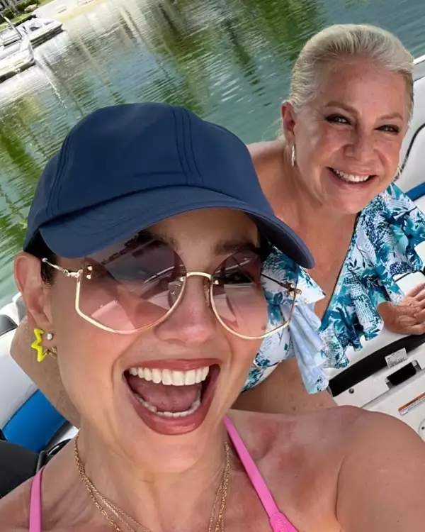 Foto de Thalia y su hermana Ernestina Sodi