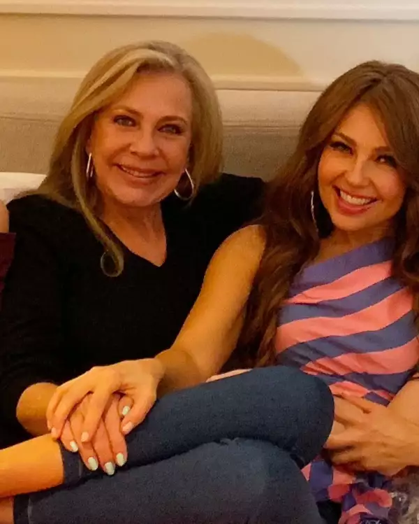 Foto de Thalia y su hermana Ernestina Sodi