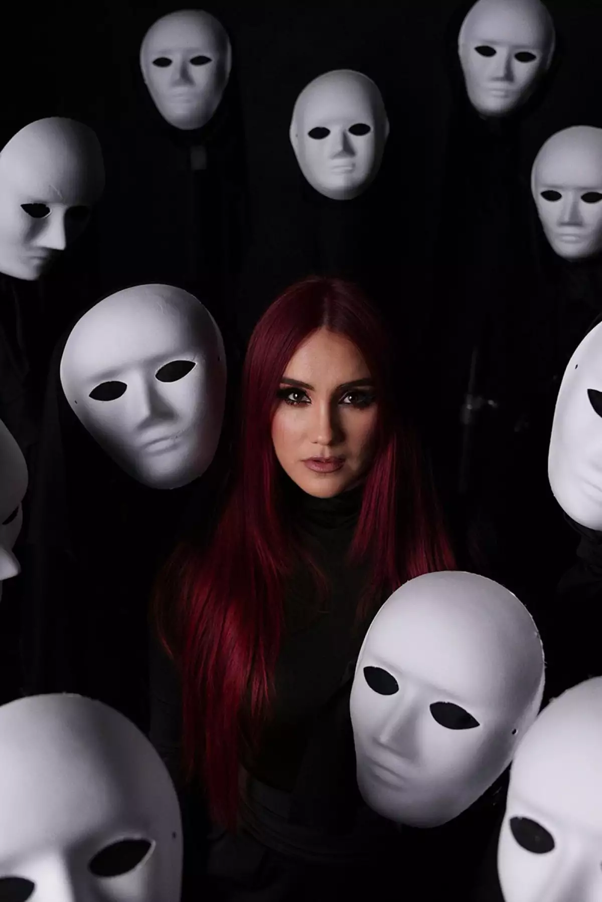 Dulce María en el set del video musical de la canción Ojalá