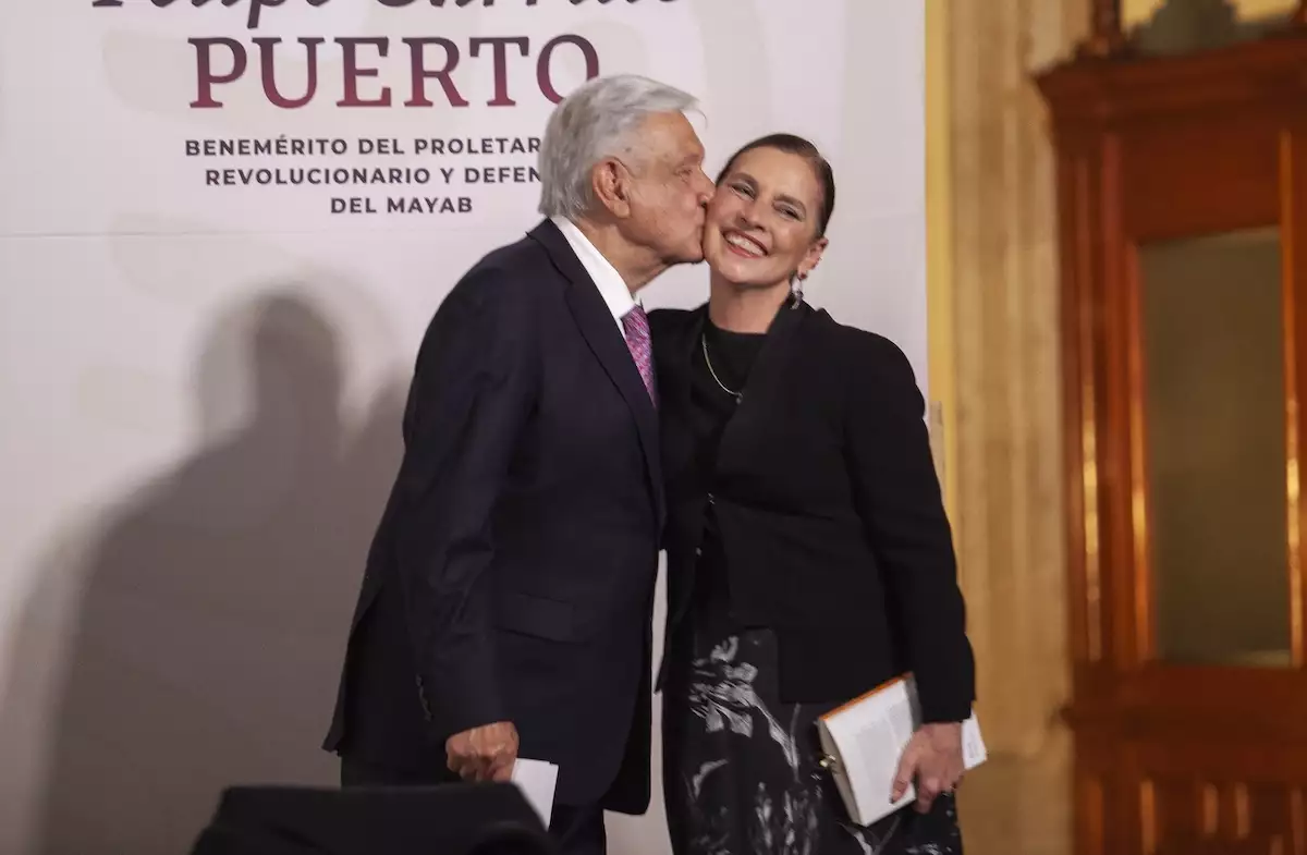 Beatriz Gutiérrez Müller en la conferencia mañanera de AMLO